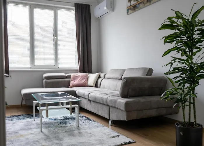 Maria-Luiza\'s Cozy Central Apartment